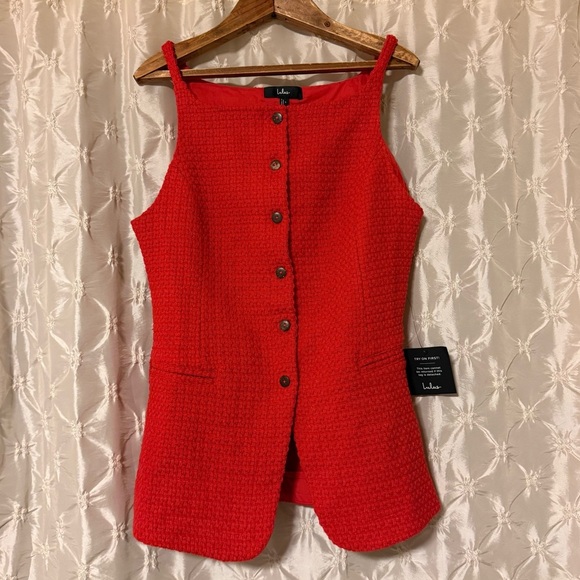 Lulu's Red Textured Sleeveless top with Button Front - Picture 4 of 11